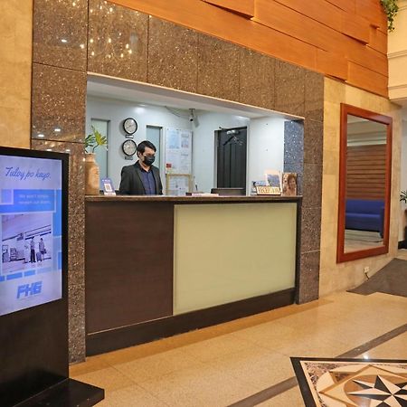 Fersal Hotel Malakas, Кесон-Сити Экстерьер фото