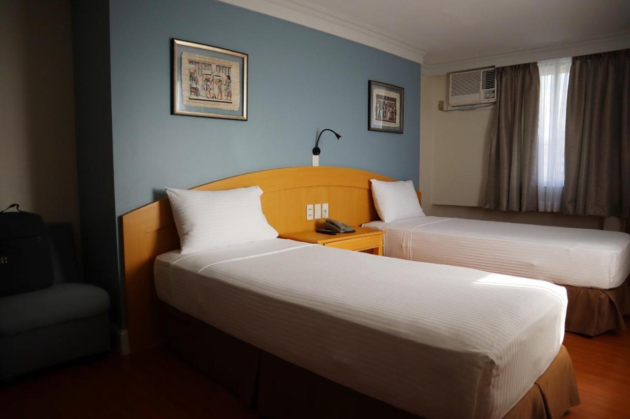 Fersal Hotel Malakas, Кесон-Сити Экстерьер фото