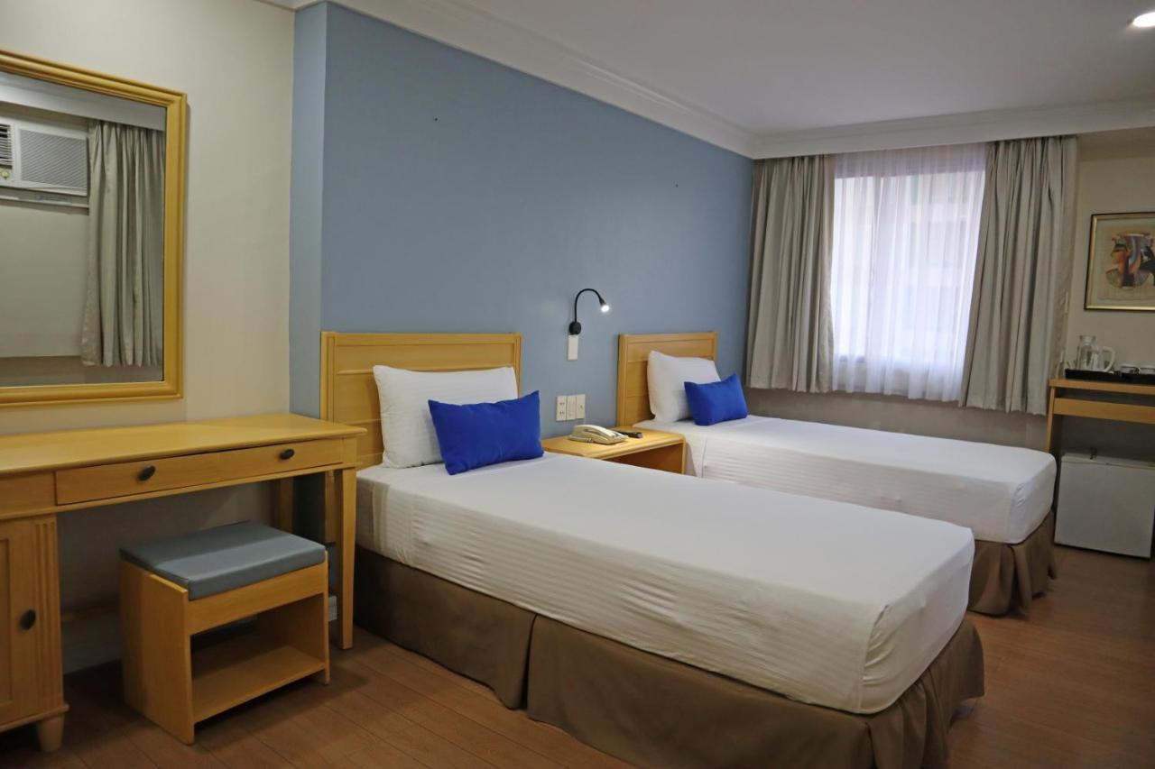 Fersal Hotel Malakas, Кесон-Сити Экстерьер фото