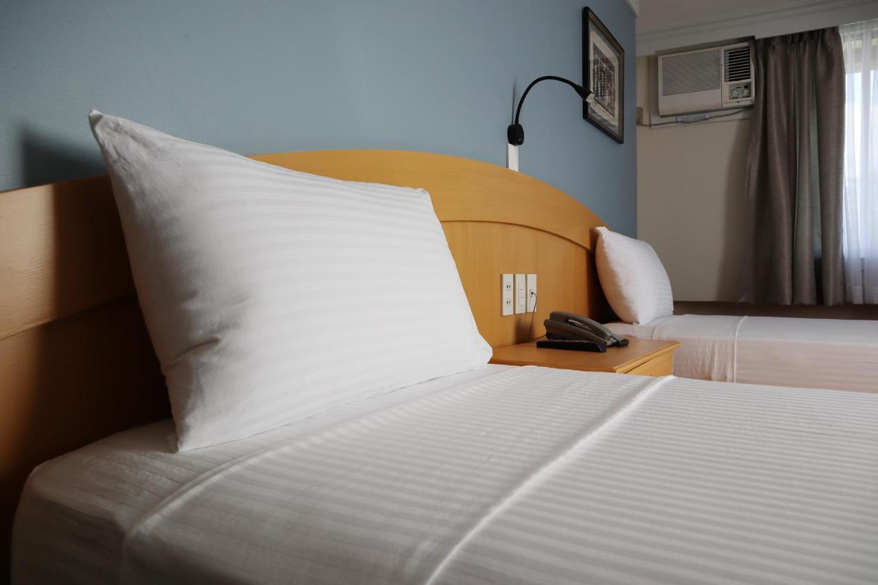 Fersal Hotel Malakas, Кесон-Сити Экстерьер фото