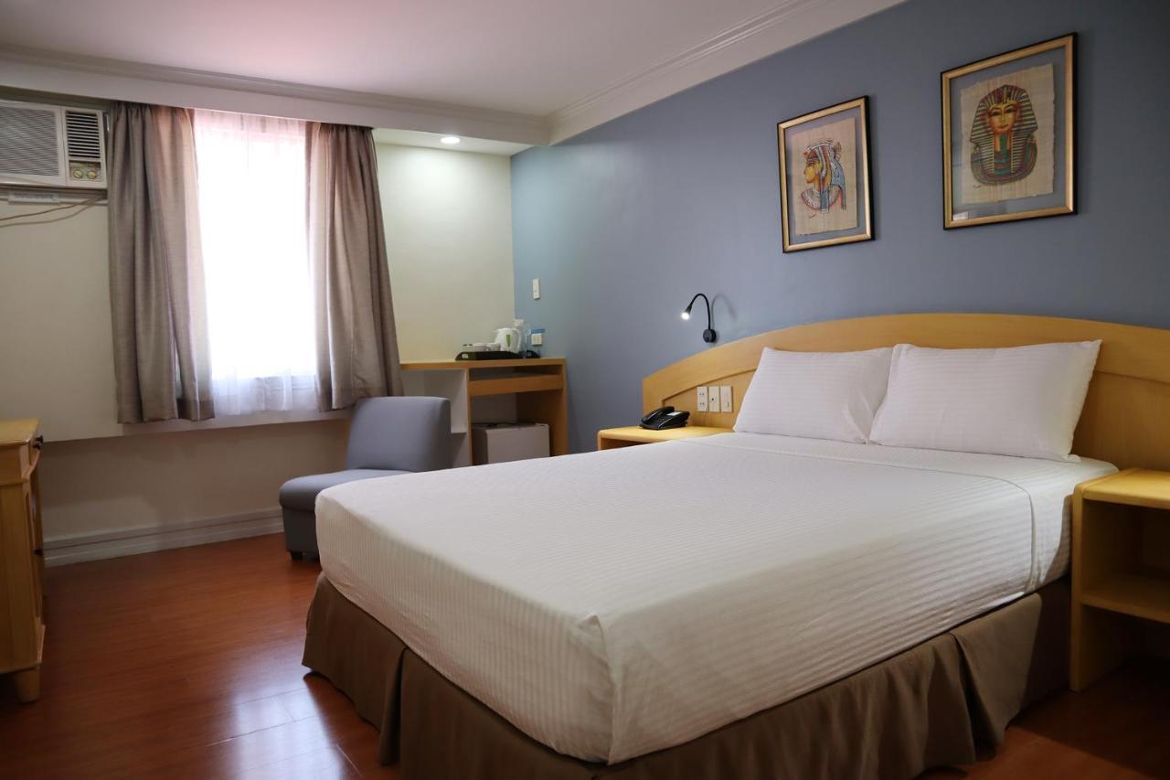 Fersal Hotel Malakas, Кесон-Сити Экстерьер фото