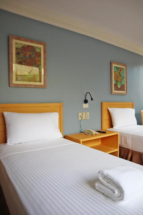 Fersal Hotel Malakas, Кесон-Сити Экстерьер фото