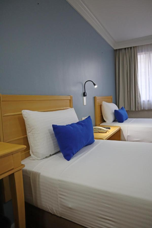 Fersal Hotel Malakas, Кесон-Сити Экстерьер фото