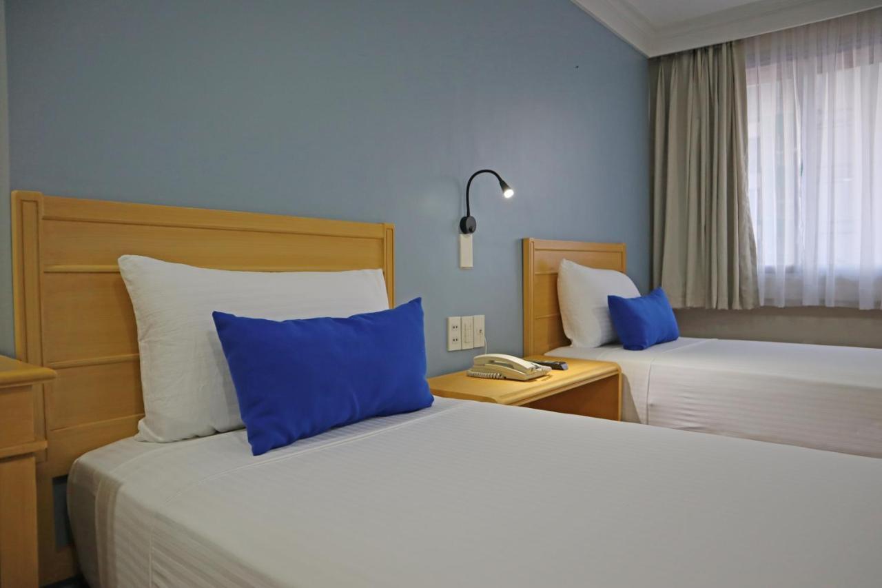 Fersal Hotel Malakas, Кесон-Сити Экстерьер фото