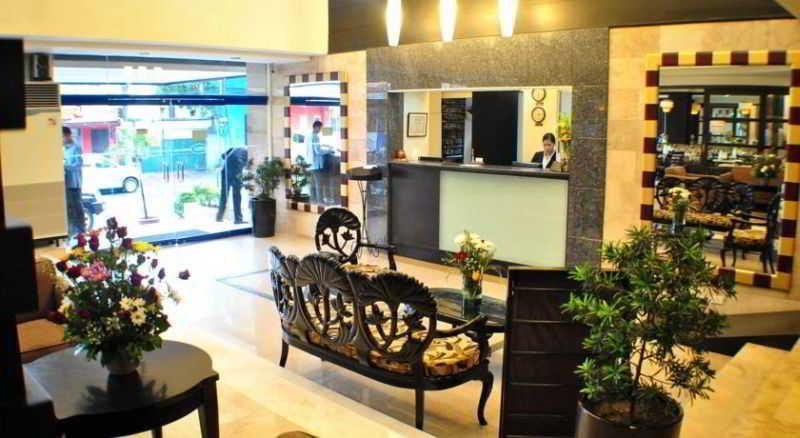 Fersal Hotel Malakas, Кесон-Сити Экстерьер фото