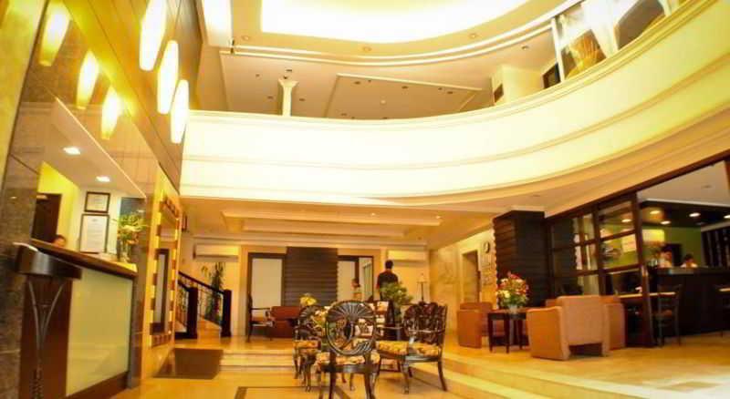 Fersal Hotel Malakas, Кесон-Сити Экстерьер фото