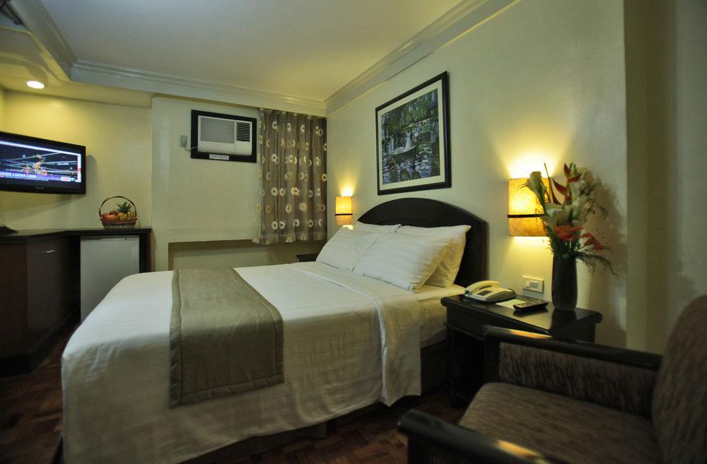 Fersal Hotel Malakas, Кесон-Сити Экстерьер фото