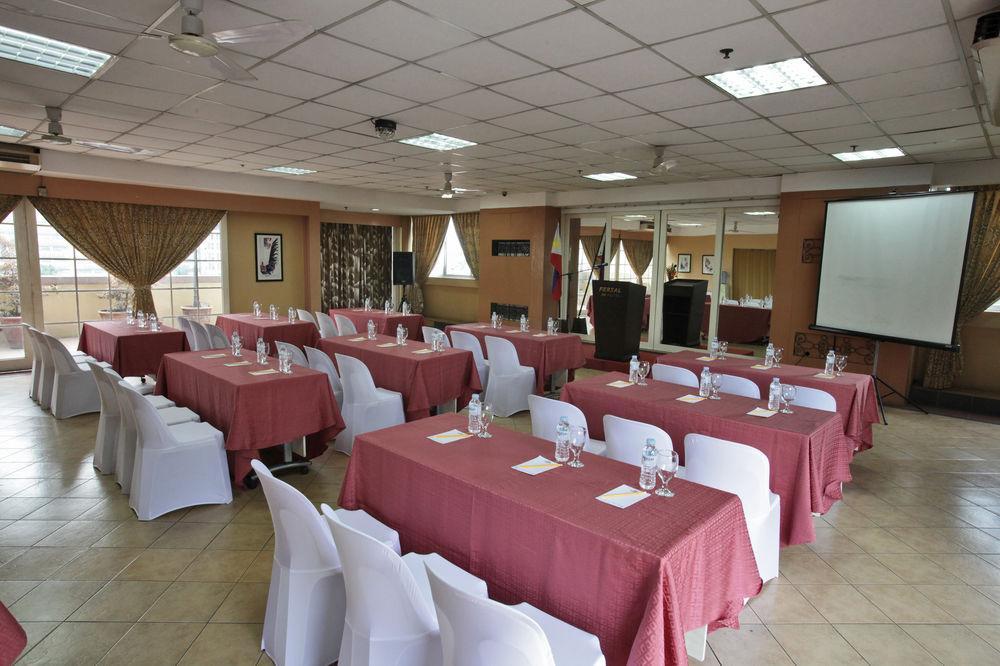 Fersal Hotel Malakas, Кесон-Сити Экстерьер фото