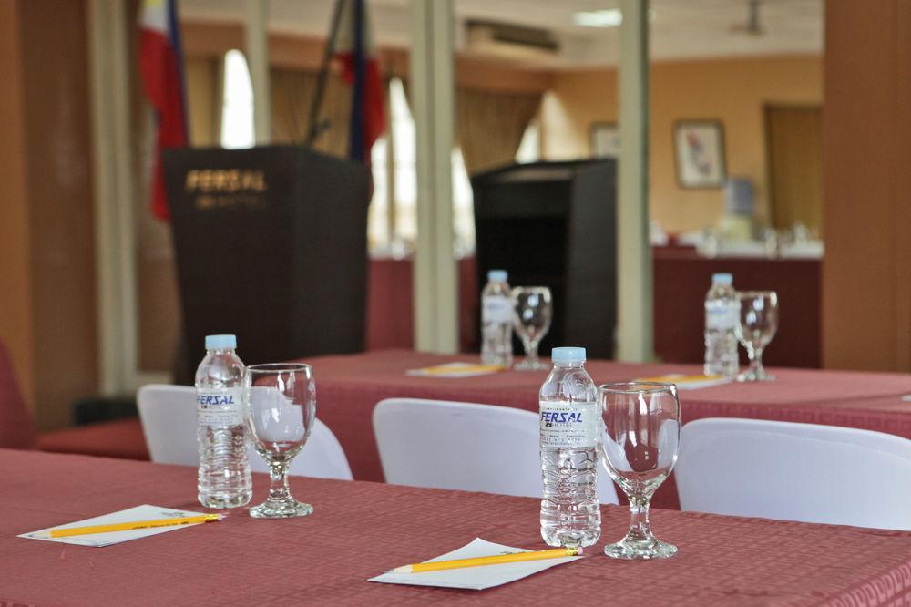 Fersal Hotel Malakas, Кесон-Сити Экстерьер фото