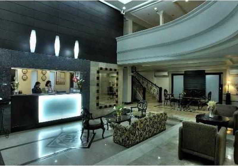 Fersal Hotel Malakas, Кесон-Сити Экстерьер фото