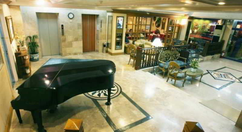 Fersal Hotel Malakas, Кесон-Сити Экстерьер фото
