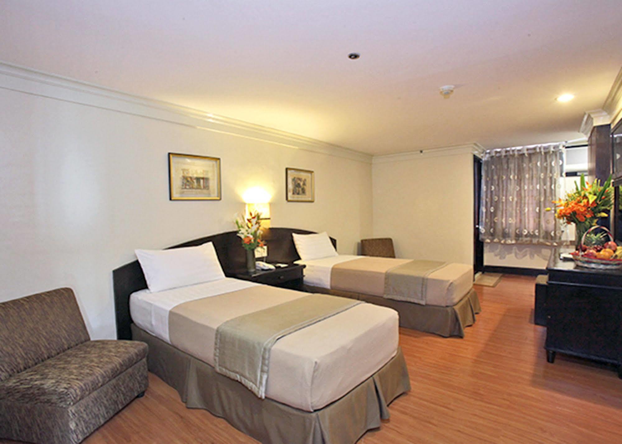 Fersal Hotel Malakas, Кесон-Сити Экстерьер фото