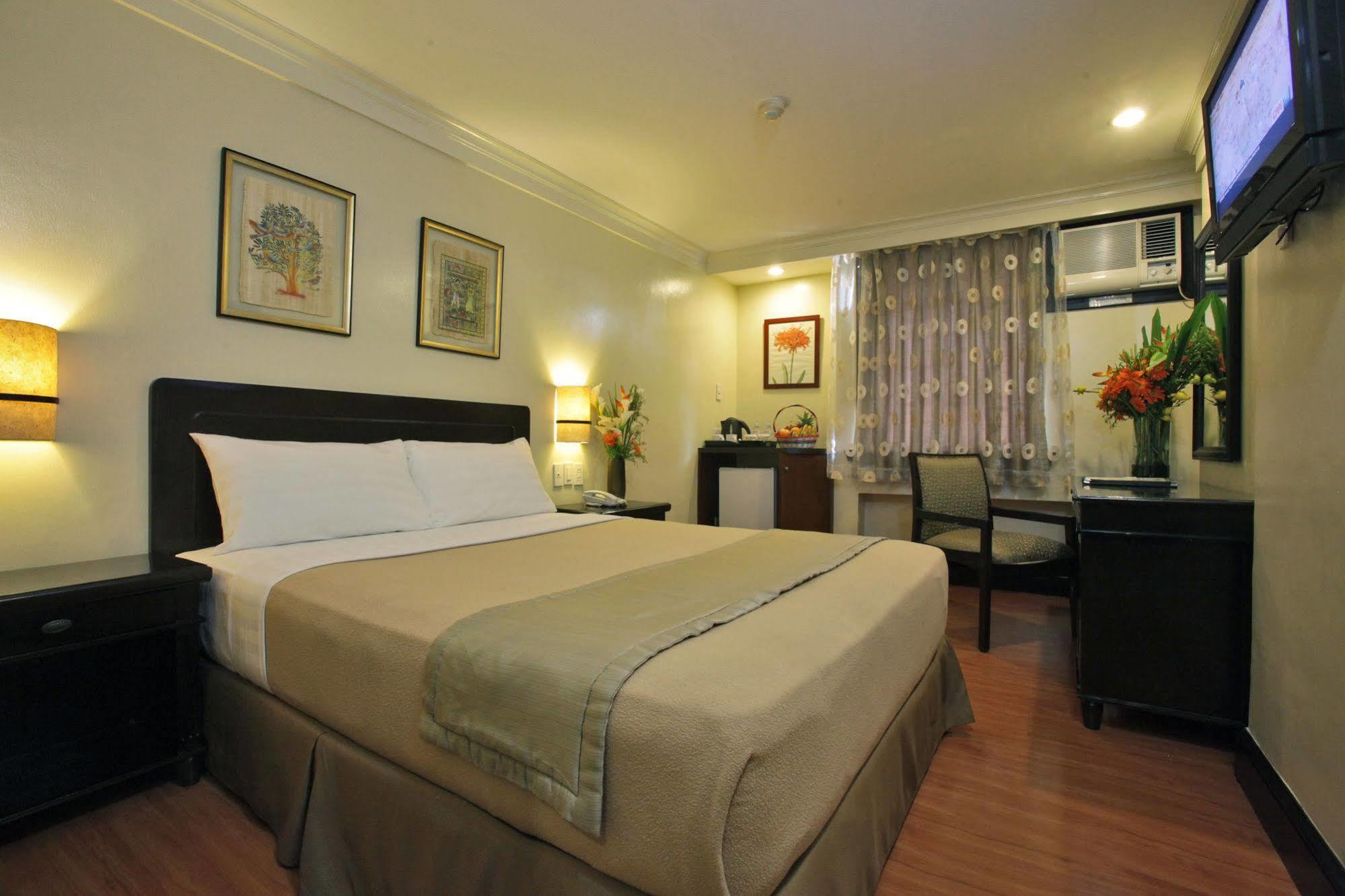 Fersal Hotel Malakas, Кесон-Сити Экстерьер фото